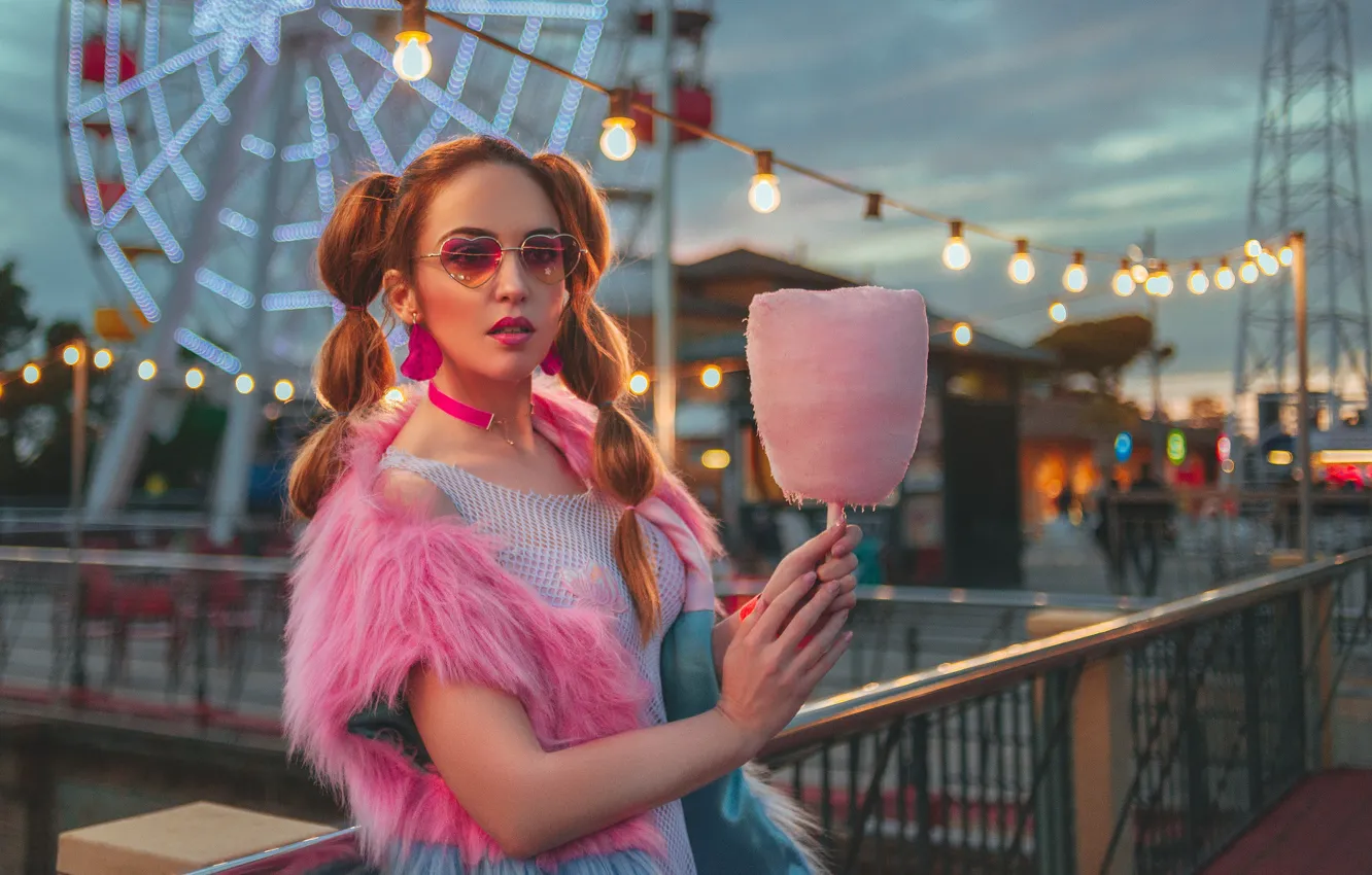 Photo wallpaper Park, model, glasses, vest, cotton candy, Monica Sariego