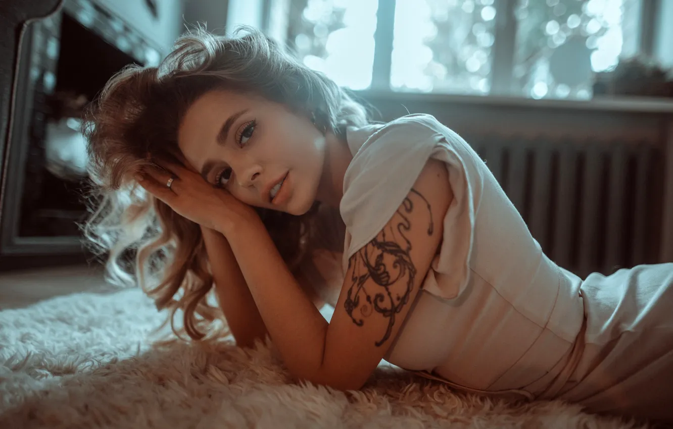 Photo wallpaper look, pose, room, model, portrait, hands, makeup, tattoo