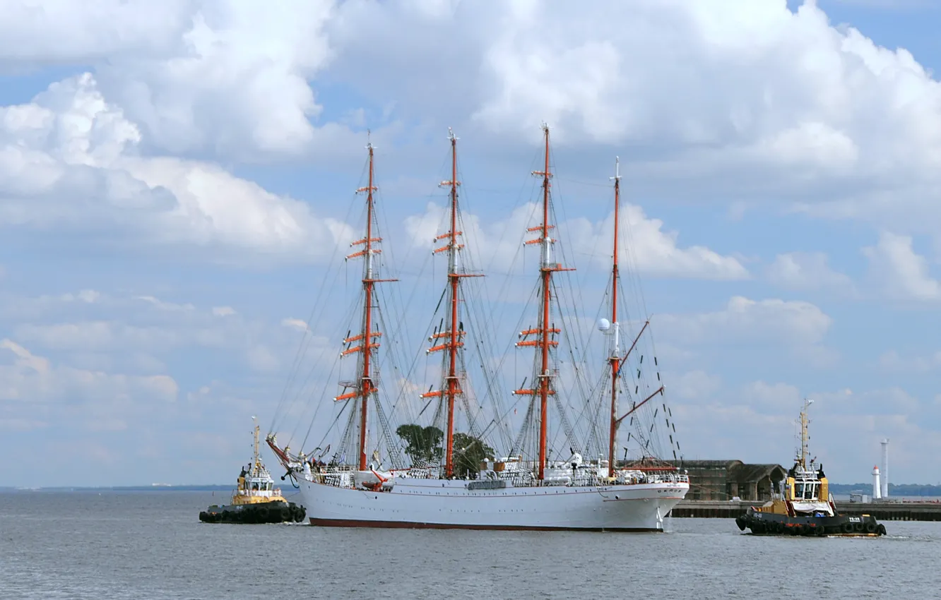 Photo wallpaper tug, bark, Sedov