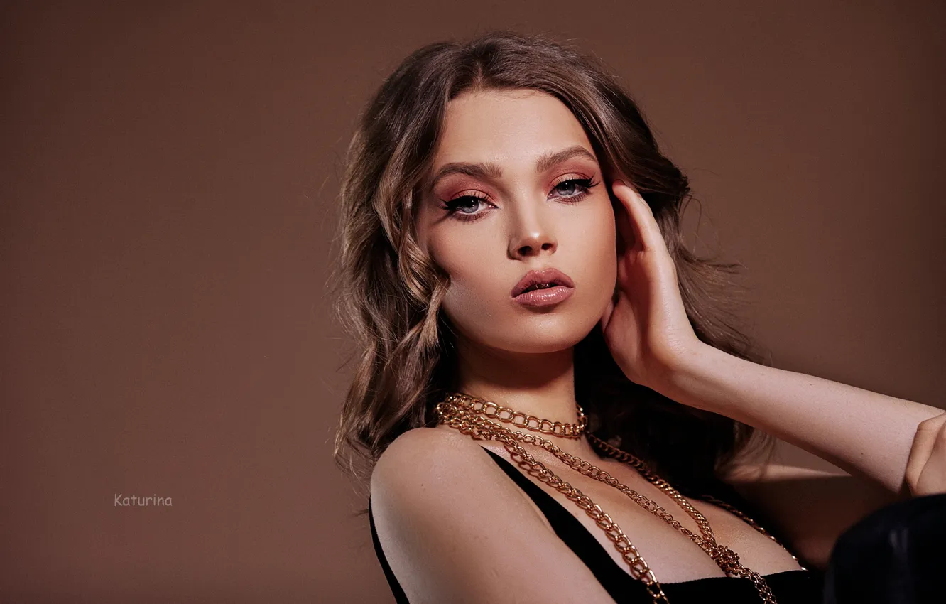 Photo wallpaper look, girl, face, background, portrait, hands, makeup, chain