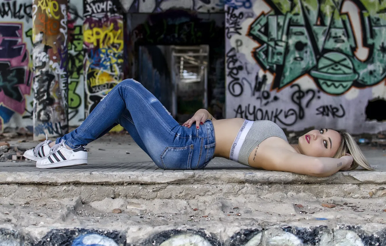 Photo wallpaper look, girl, model, hair, jeans, topic, Carolina