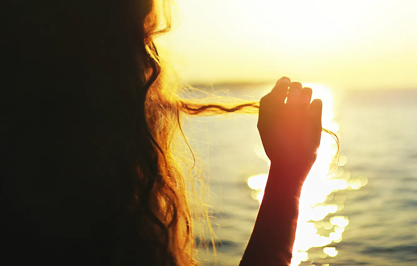 Photo wallpaper the sun, hands, curls