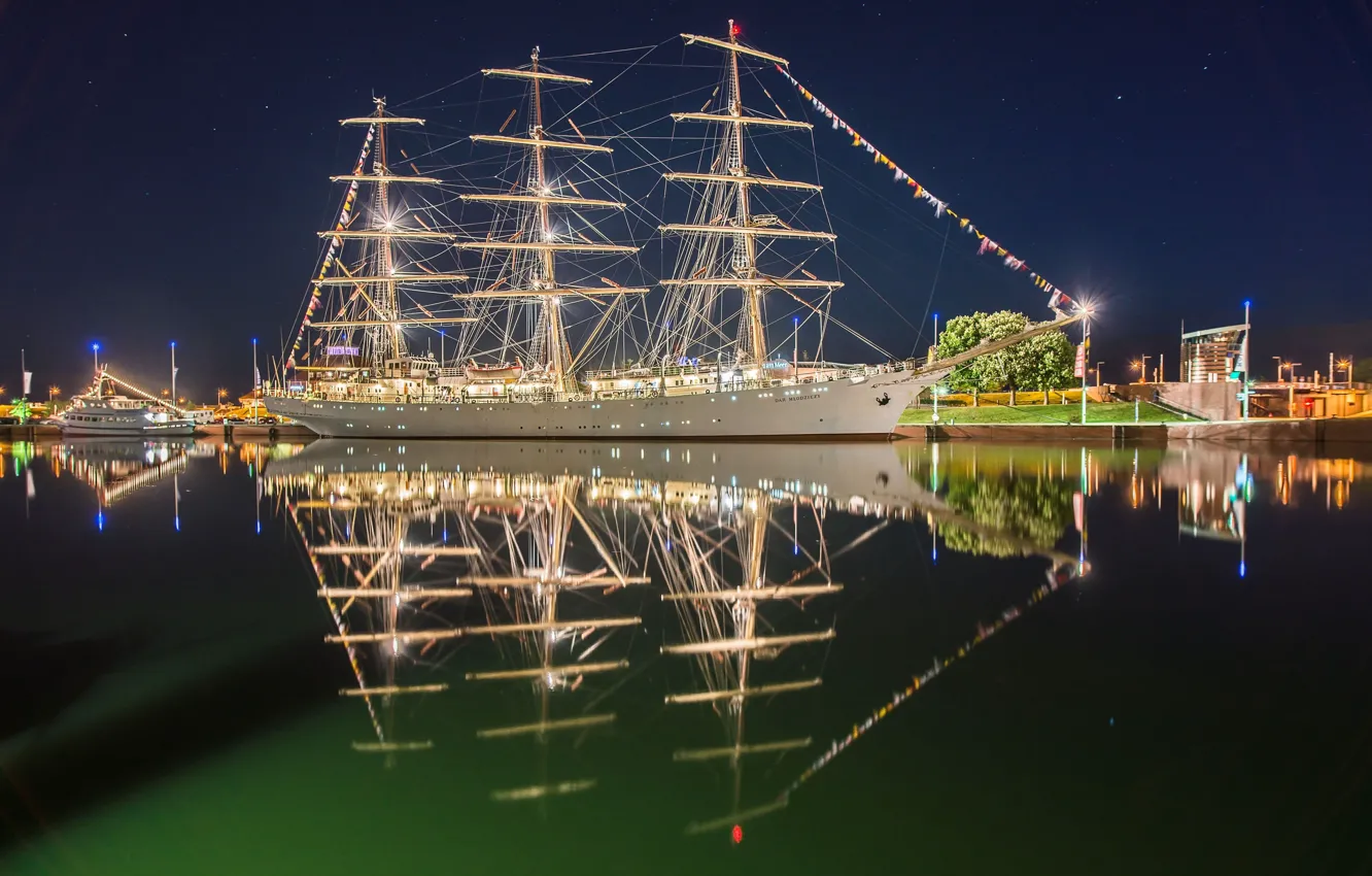 Photo wallpaper reflection, river, sailboat, Germany, Germany, frigate, Bremerhaven, Bremerhaven