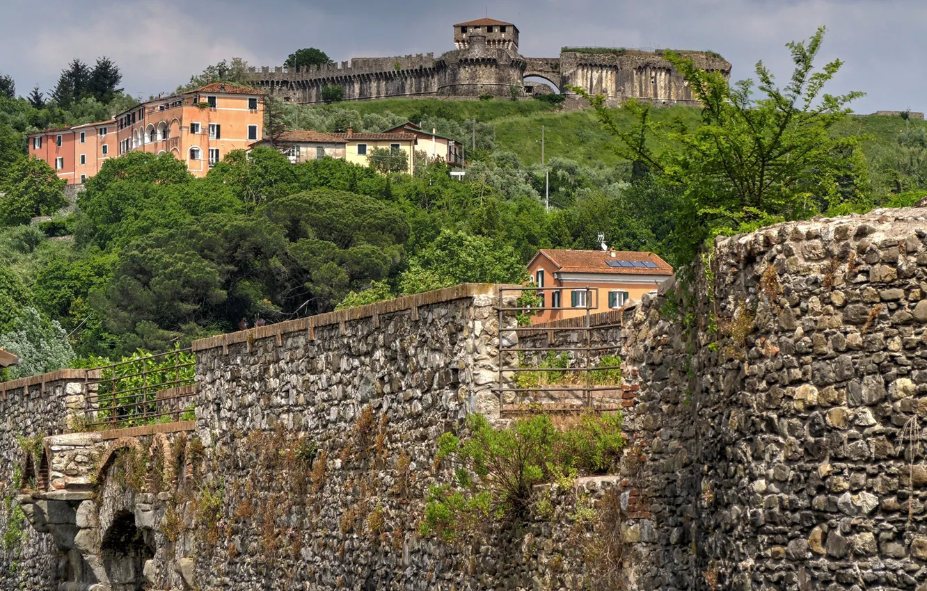 Photo wallpaper landscape, wall, tower, home, Italy, fortress, Liguria, Sarzana