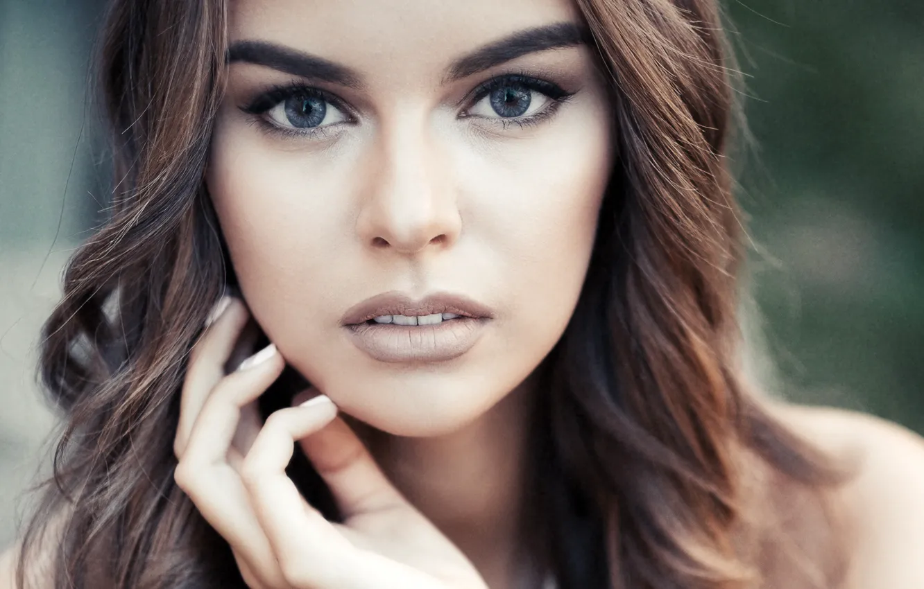 Photo wallpaper look, close-up, face, model, portrait, hands, makeup, hairstyle