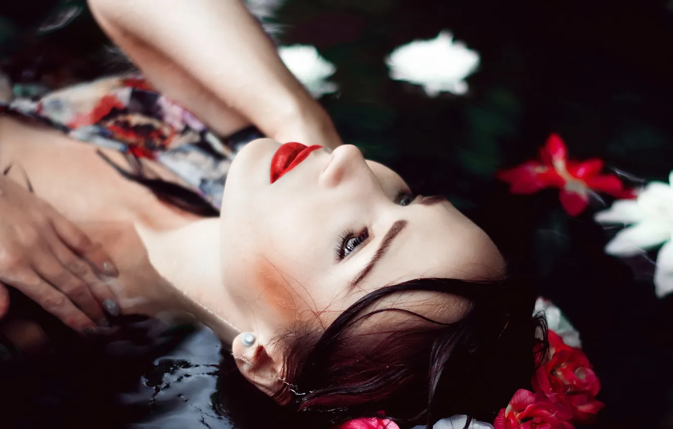 Photo wallpaper water, girl, flowers