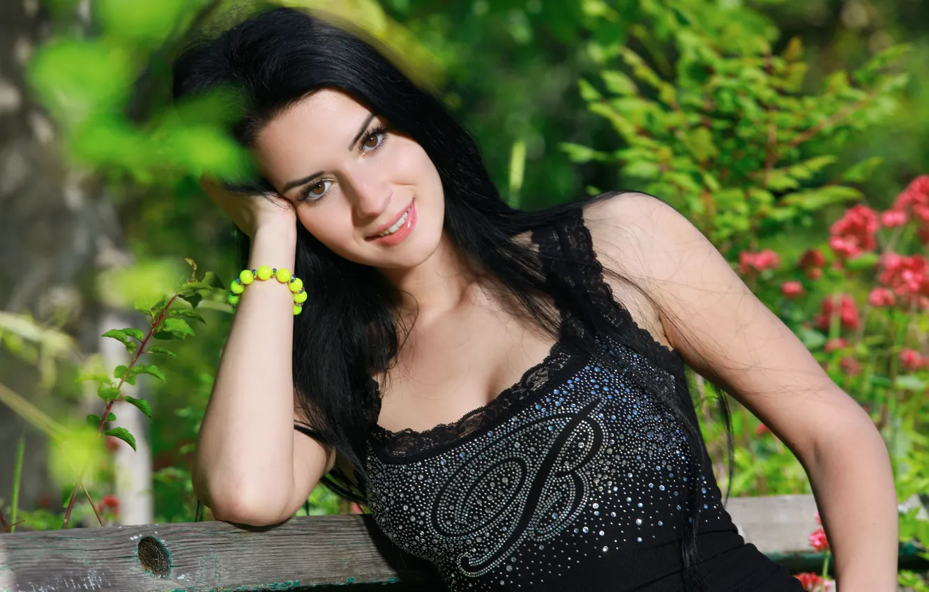 Photo wallpaper greens, eyes, look, girl, smile, Park, sweetheart, hair