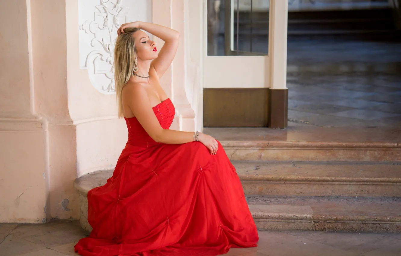 Photo wallpaper face, pose, model, dress, Laura