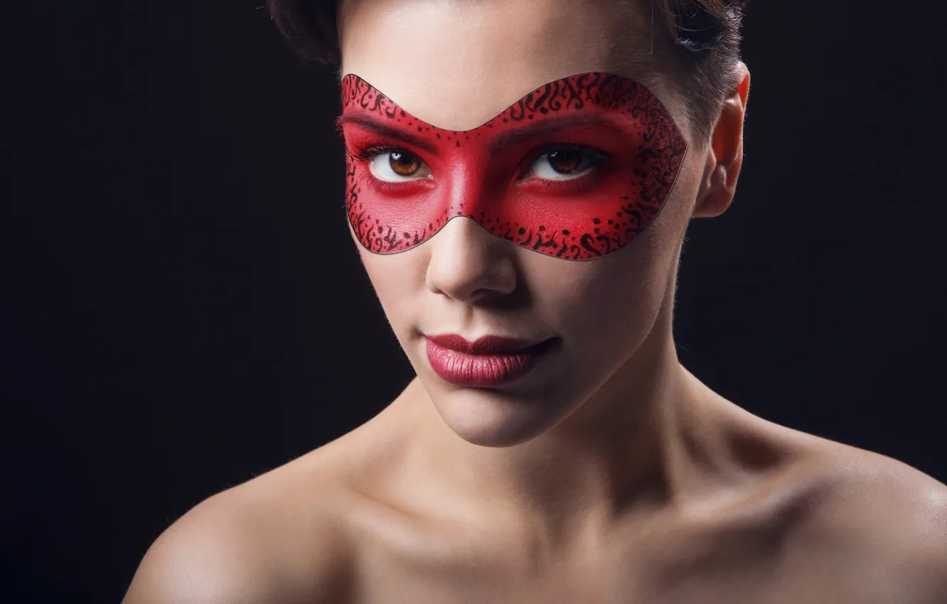 Photo wallpaper look, mask, makeup