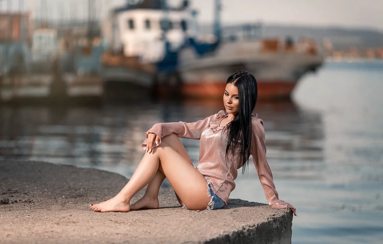 Photo wallpaper the sun, sexy, pose, river, model, shorts, portrait, barefoot