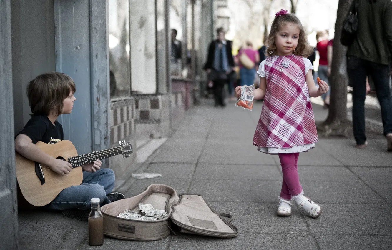 Photo wallpaper street, guitar, the situation, boy, girl, musician