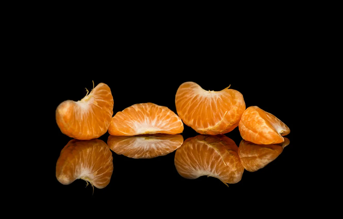 Photo wallpaper reflection, slices, tangerines