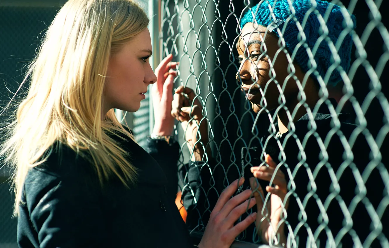 Photo wallpaper mesh, white, black, two girls