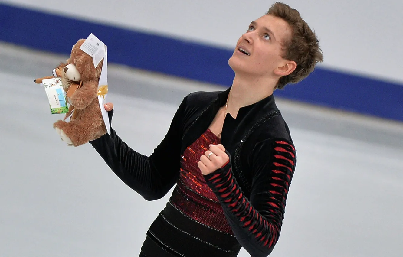 Photo wallpaper joy, toy, figure skating, the winner, skater, Maxim Kovtun, champion of Russia