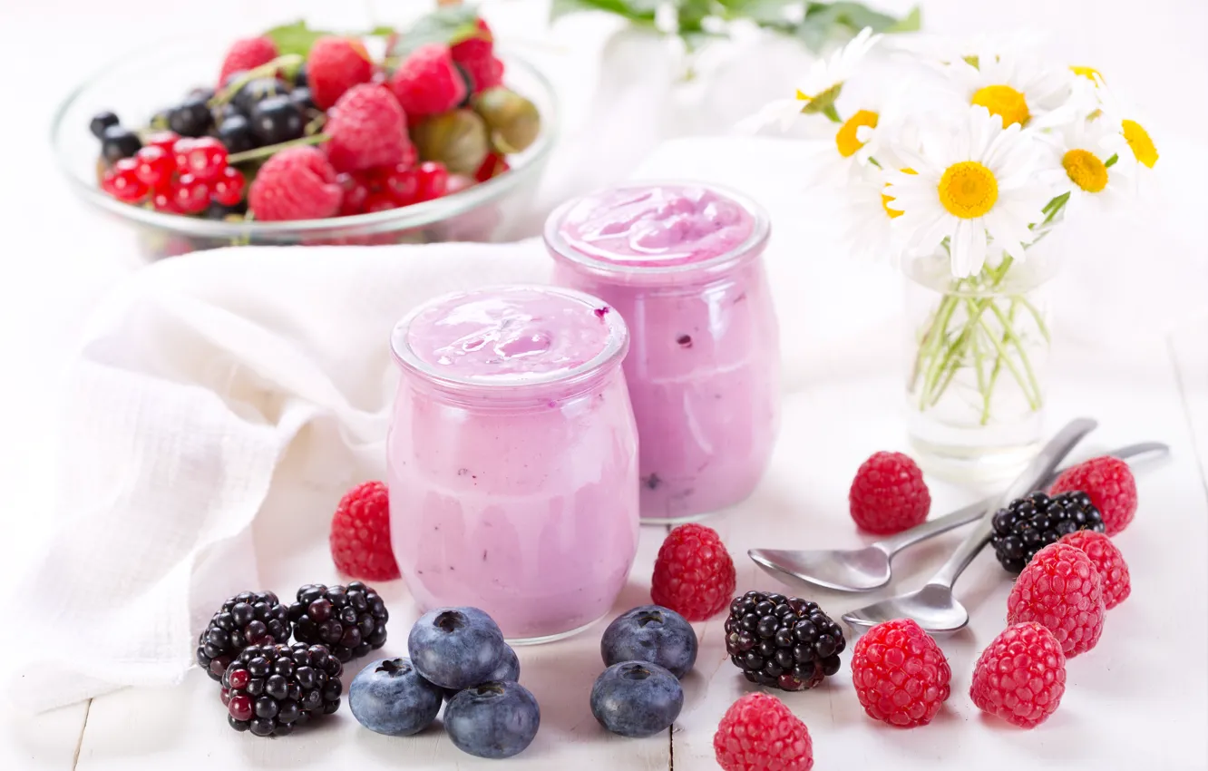 Photo wallpaper flowers, raspberry, chamomile, blueberries, BlackBerry, spoon, yogurt