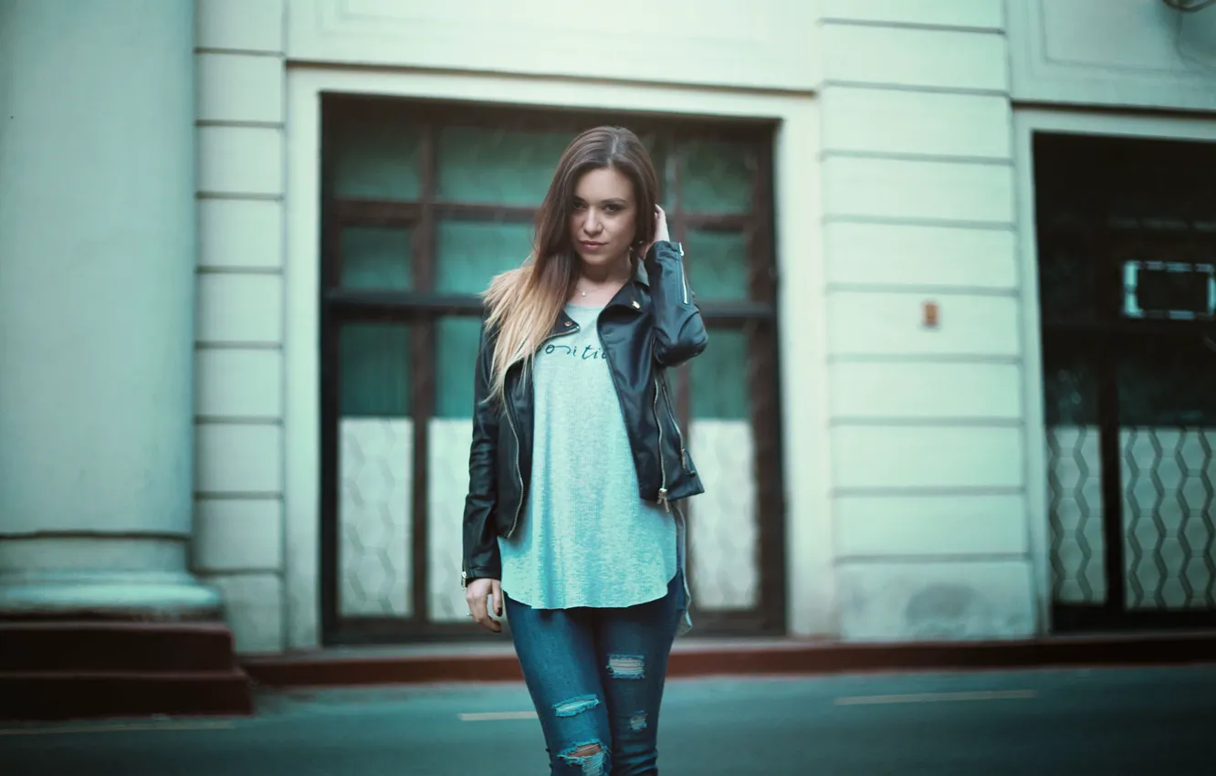 Photo wallpaper building, jeans, window, windows, gesture, jeans, building, cute girl