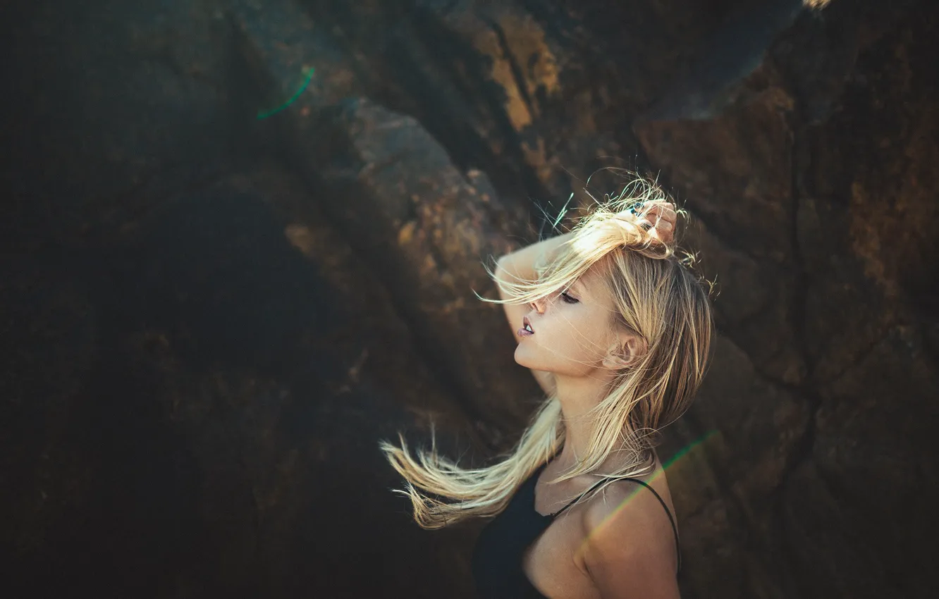 Photo wallpaper the sun, pose, rocks, model, portrait, makeup, hairstyle, blonde