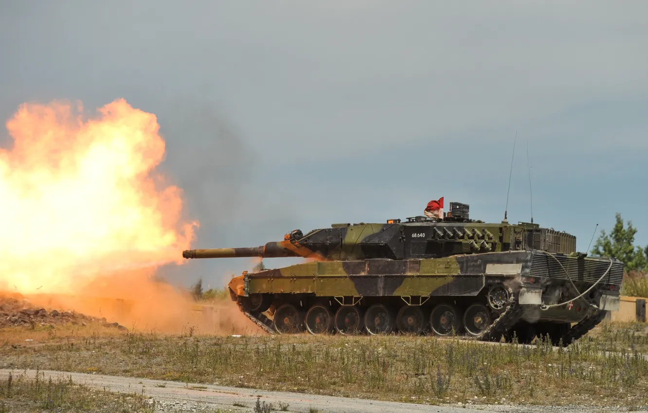Photo wallpaper fire, tank, polygon, combat, armor, Leopard 2