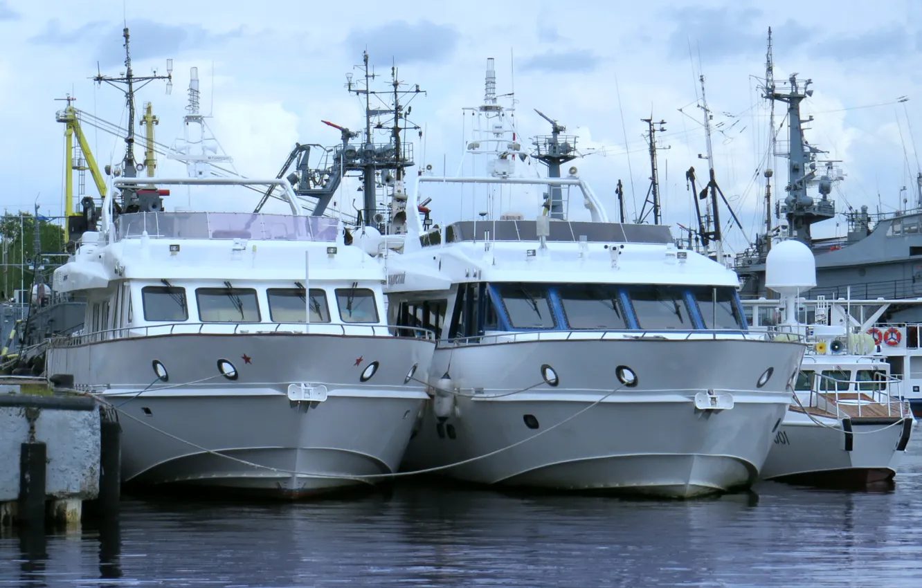 Photo wallpaper pier, special, communication boats