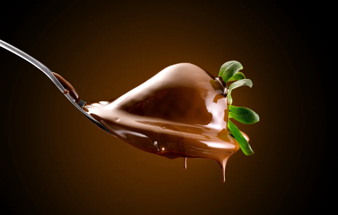 Photo wallpaper strawberry, Spoon, bathed in chocolate