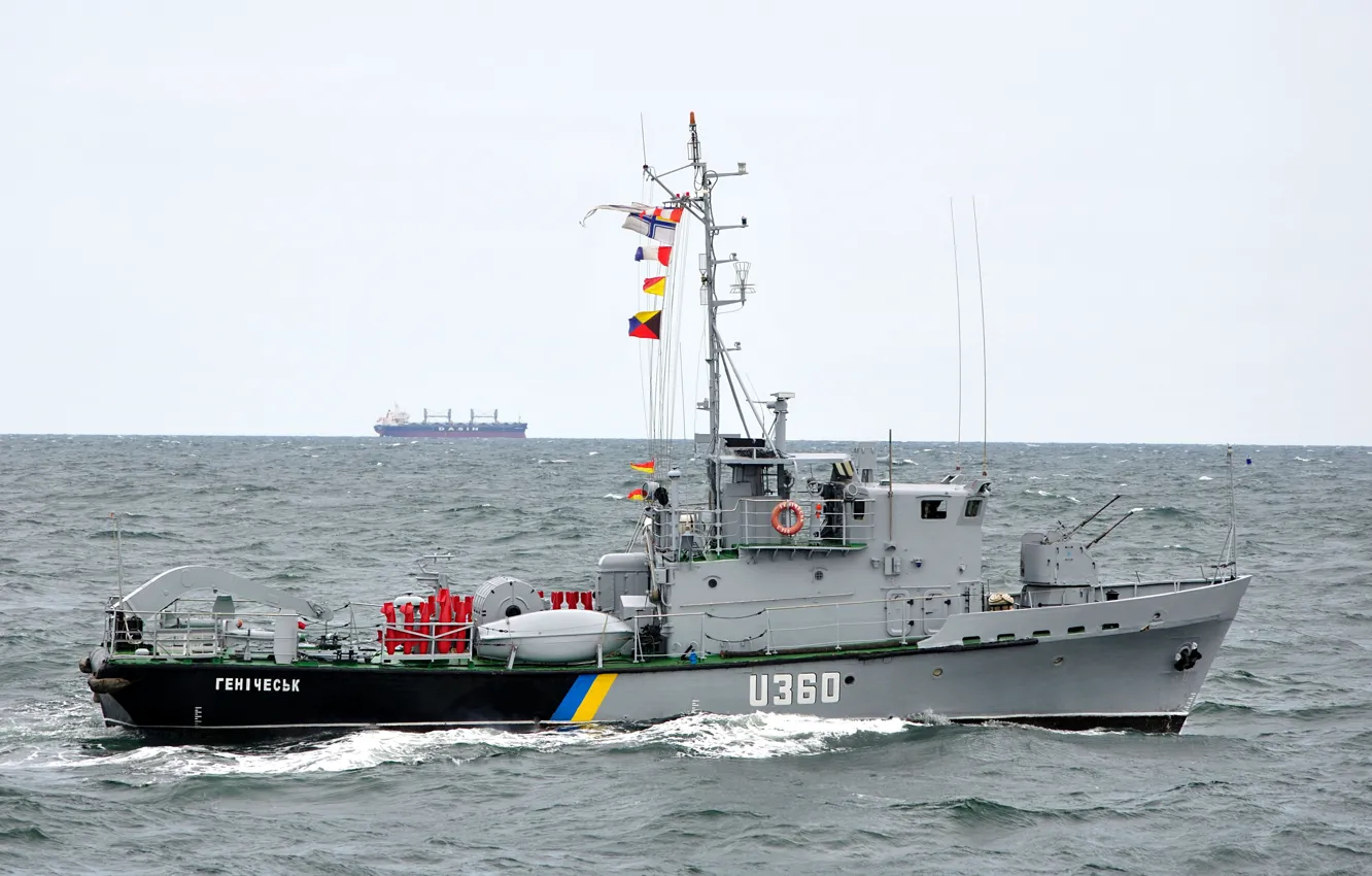 Photo wallpaper Sea, Ship, Ukraine, The Ukrainian Navy, Henichesk (U360), Road trawler, Project 1258 (code "Emery")
