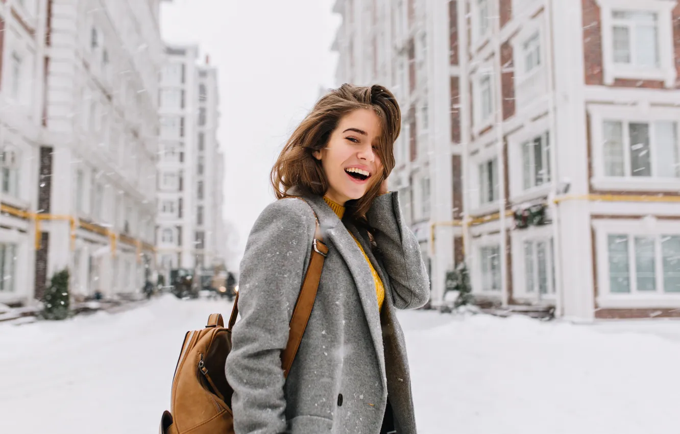 Photo wallpaper city, Christmas, coat, brunette, elegant, cheerful, emotions, cardigan