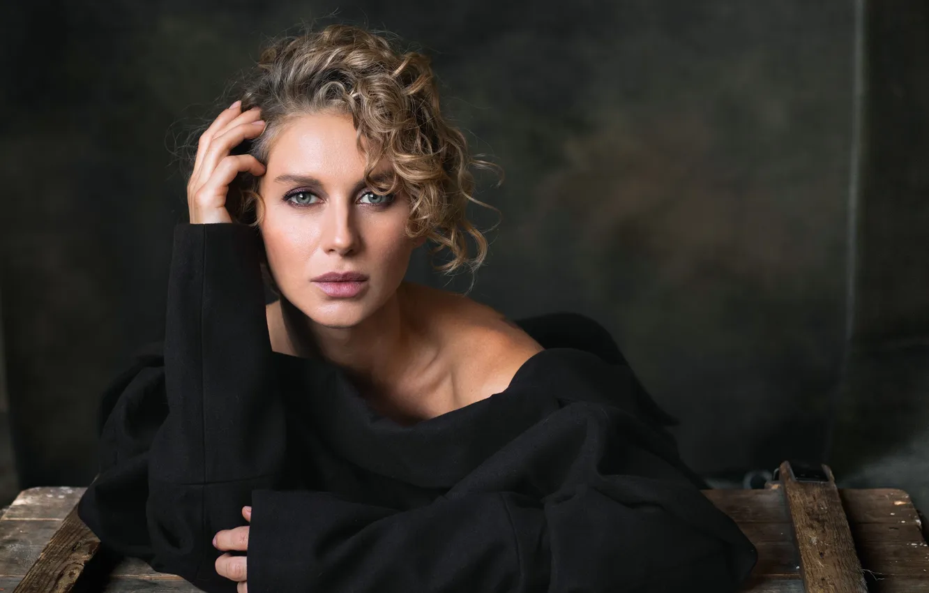 Photo wallpaper model, blonde, curly, Elina Garipova