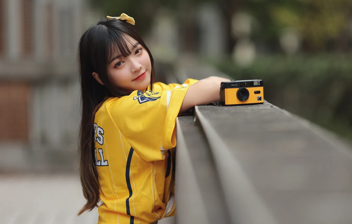 Photo wallpaper look, t-shirt, the camera, Asian, blurred background