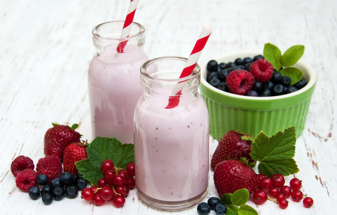 Photo wallpaper berries, raspberry, blueberries, strawberry, cocktail, drink, yogurt, red currant