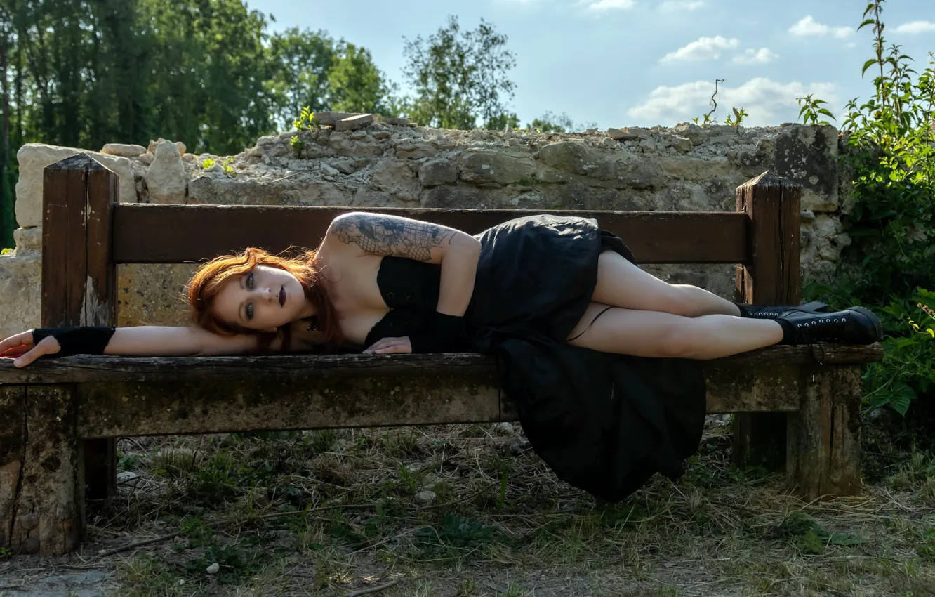 Photo wallpaper girl, bench, Sélena