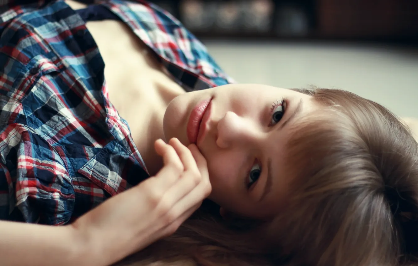 Photo wallpaper eyes, look, girl, face, hair, cell, hands, lips