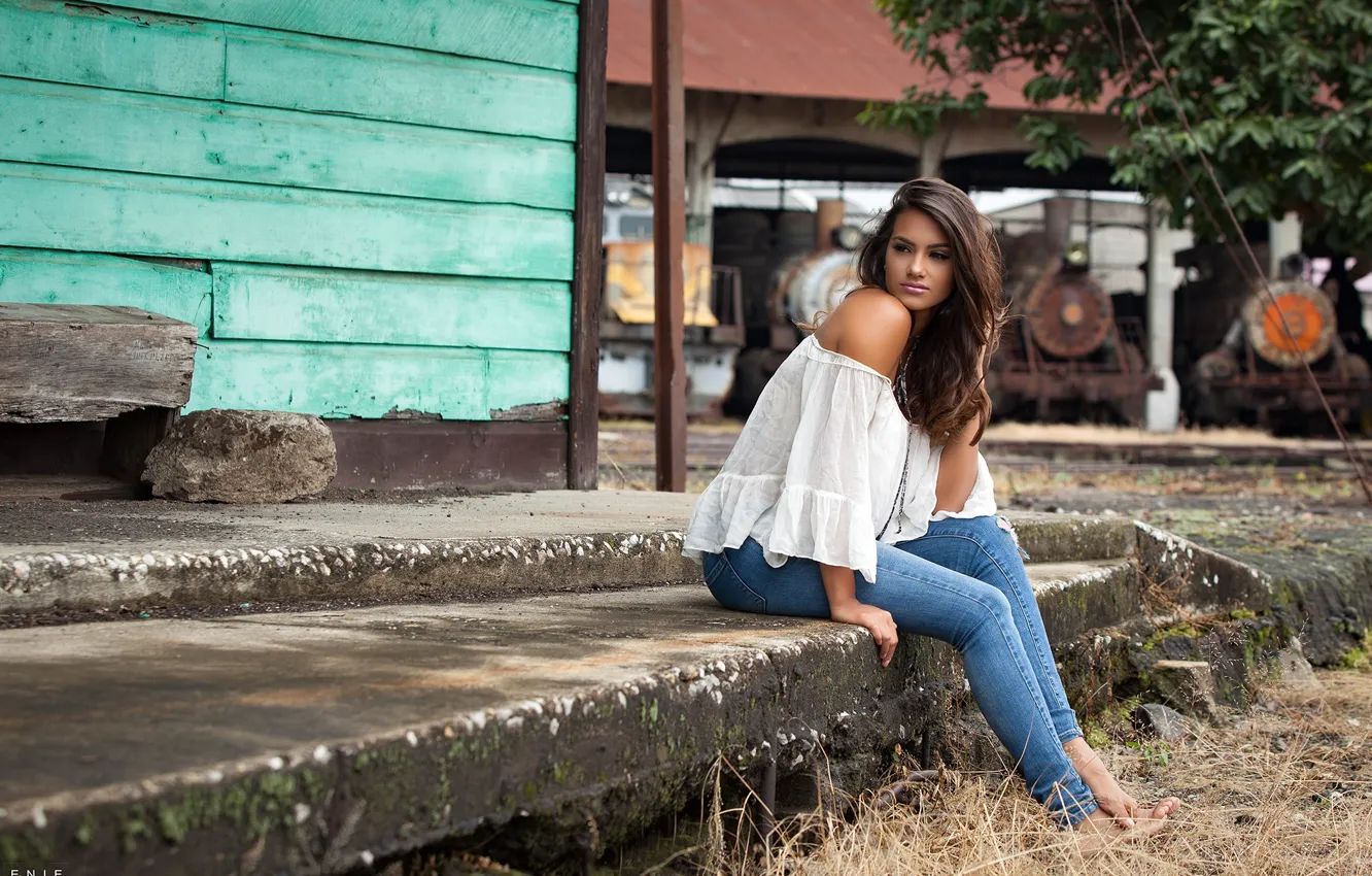 Photo wallpaper pose, portrait, jeans, barefoot, makeup, figure, hairstyle, blouse