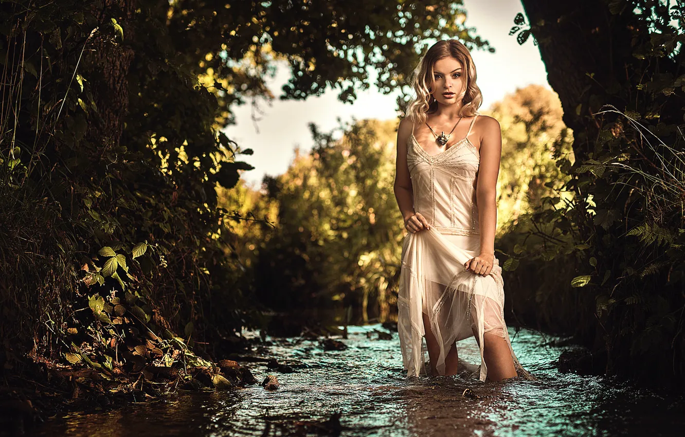 Photo wallpaper girl, stream, dress, Anne Friis