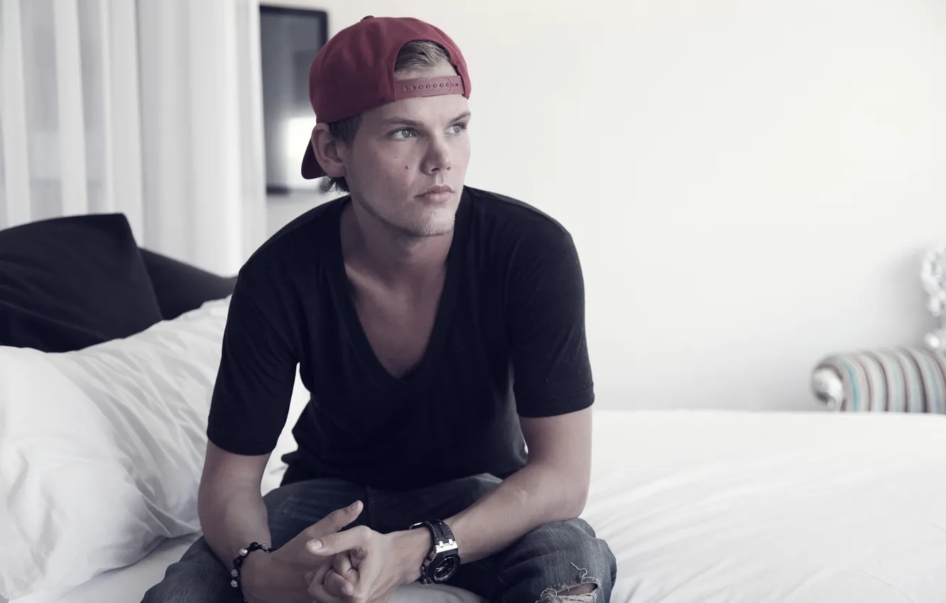 Photo wallpaper pose, bed, cap, Avicii, Tim Bergling
