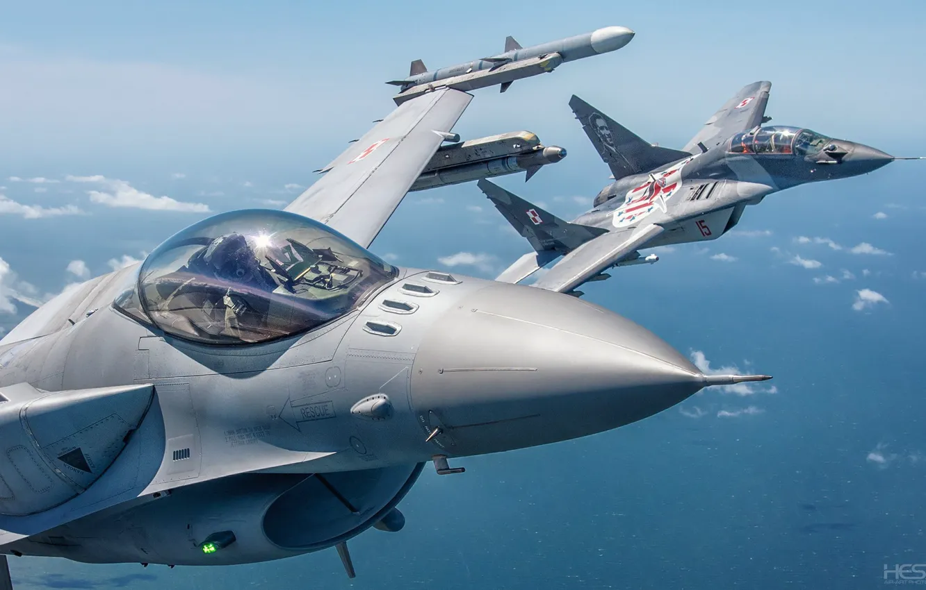 Photo wallpaper F-16, The MiG-29, Pilot, F-16 Fighting Falcon, Cockpit, Polish air force, ILS, AIM-120 AMRAAM