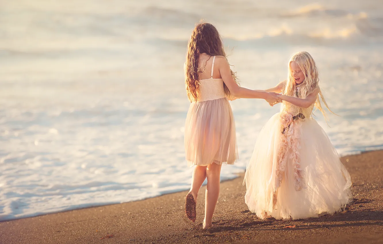 Photo wallpaper sand, shore, dance, dress, two girls, Beach Happy