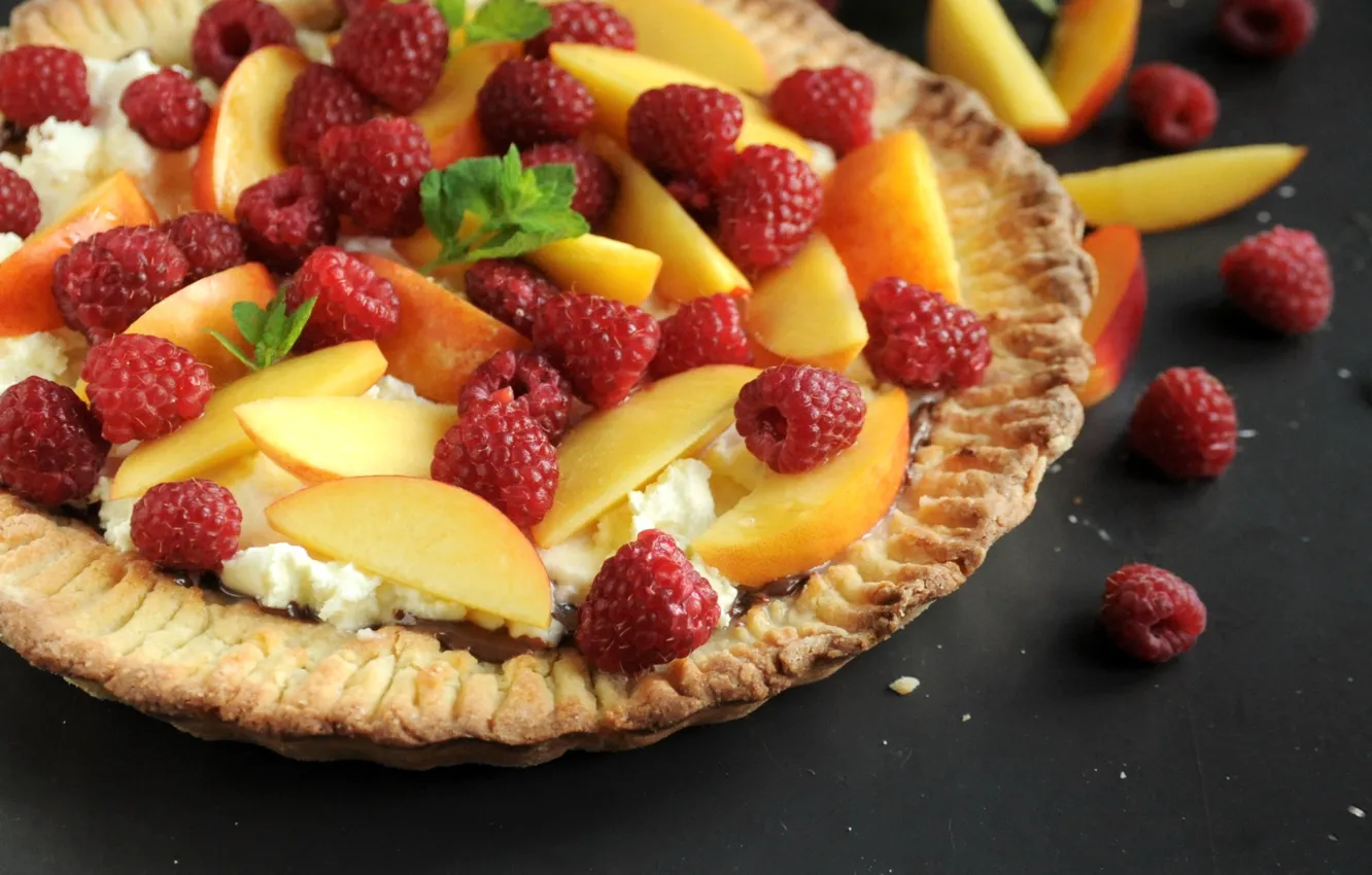 Photo wallpaper raspberry, peaches, tart