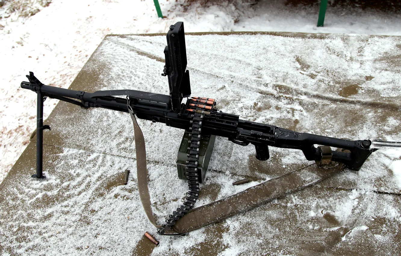 Photo wallpaper snow, view, power, top, tape, trunk, machine gun, point