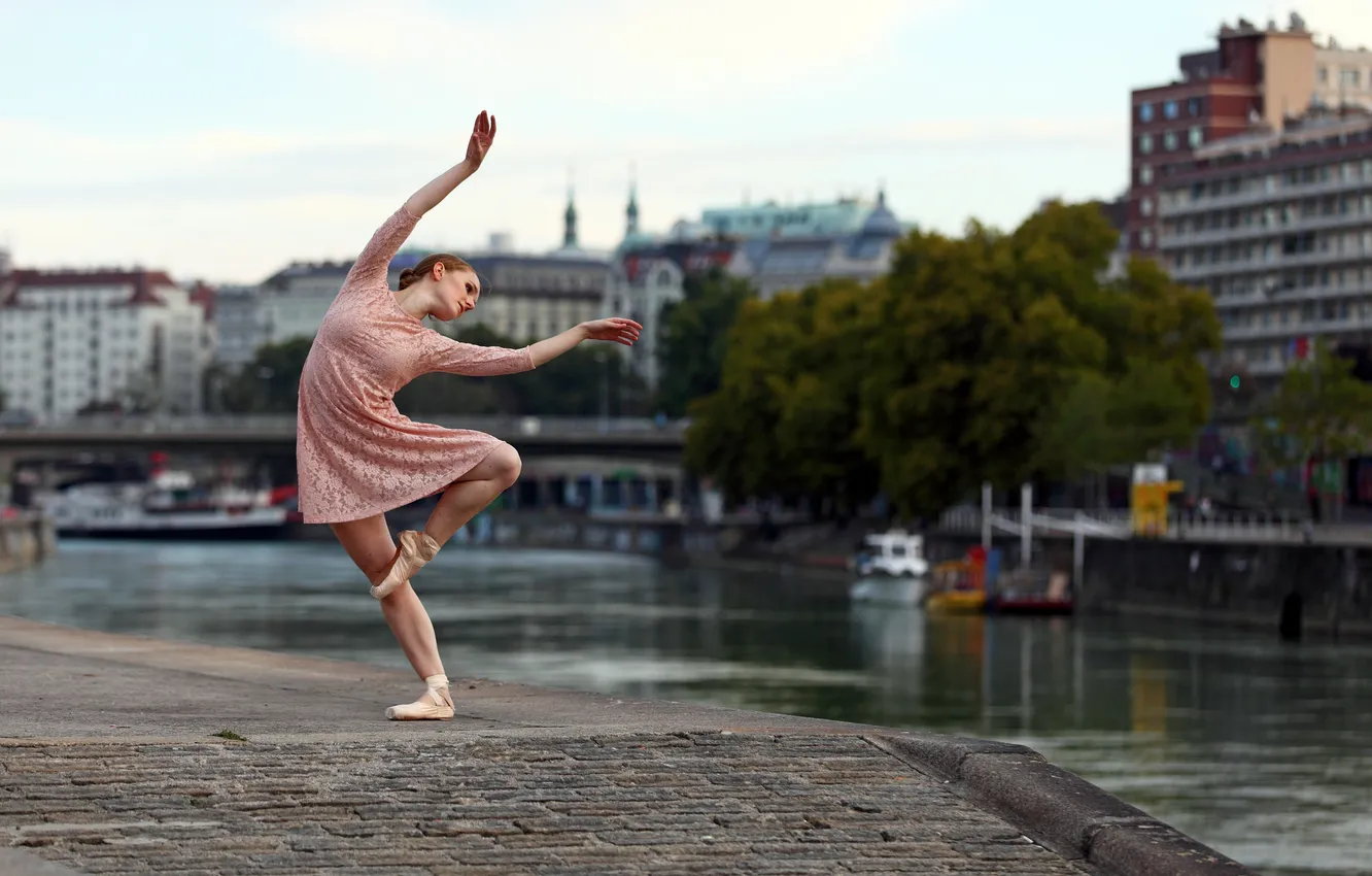 Photo wallpaper girl, the city, dance