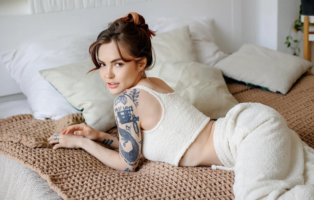 Photo wallpaper look, pillow, Mike, brunette, tattoo, bed, Alenagzhel