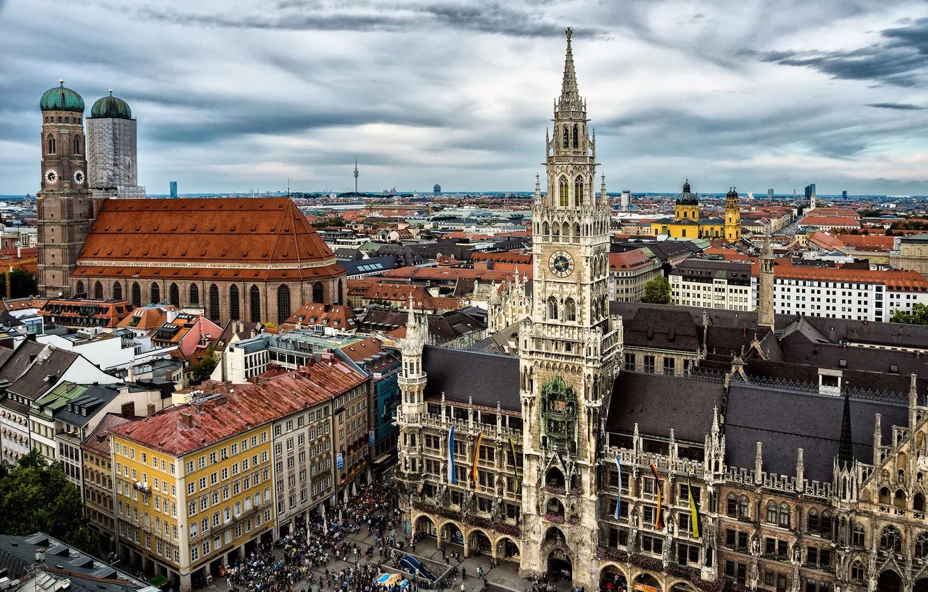 Photo wallpaper the sky, clouds, people, overcast, building, home, Germany, Munich