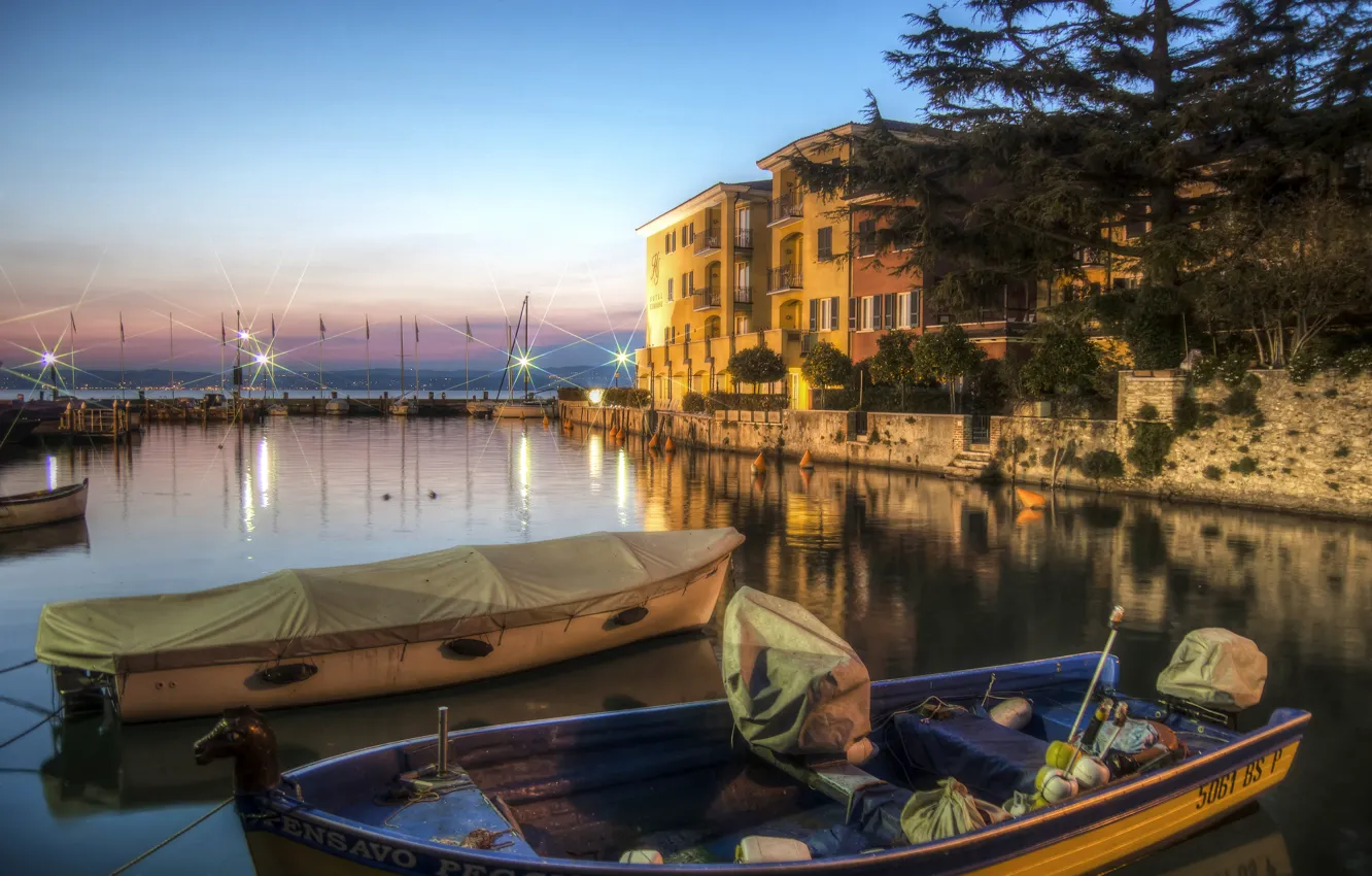 Photo wallpaper lake, boat, home, the evening, Italy, Lombardy, Sirmione