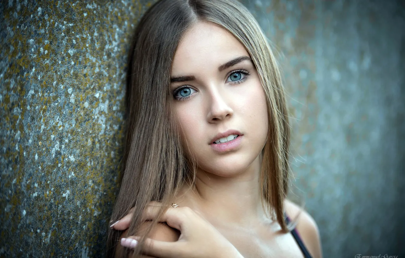 Photo wallpaper look, pose, model, portrait, hands, makeup, hairstyle, beauty