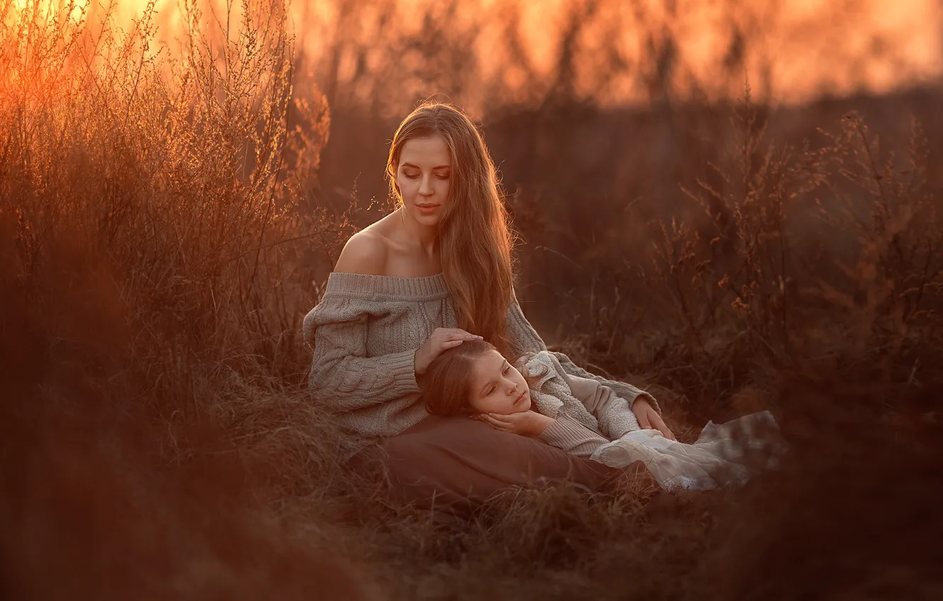 Photo wallpaper grass, sunset, mom, daughter