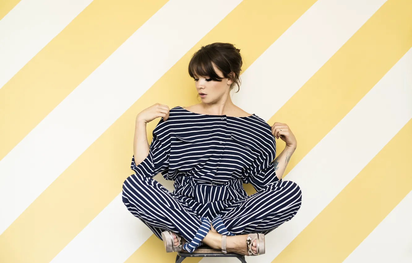 Photo wallpaper girl, pose, background, sitting
