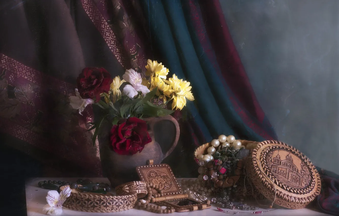 Photo wallpaper decoration, flowers, yellow, red, roses, bouquet, fabric, box