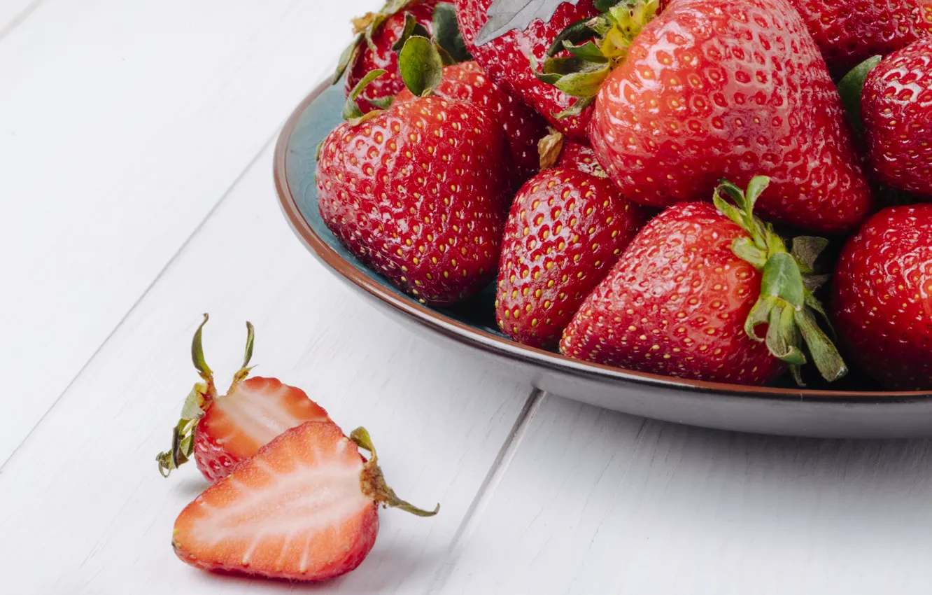 Photo wallpaper berries, table, Board, strawberry, plate, white background, slices