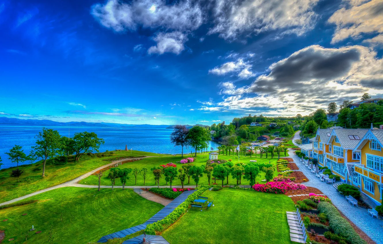 Photo wallpaper the sky, clouds, mountains, lake, Park, Villa, home, lawn