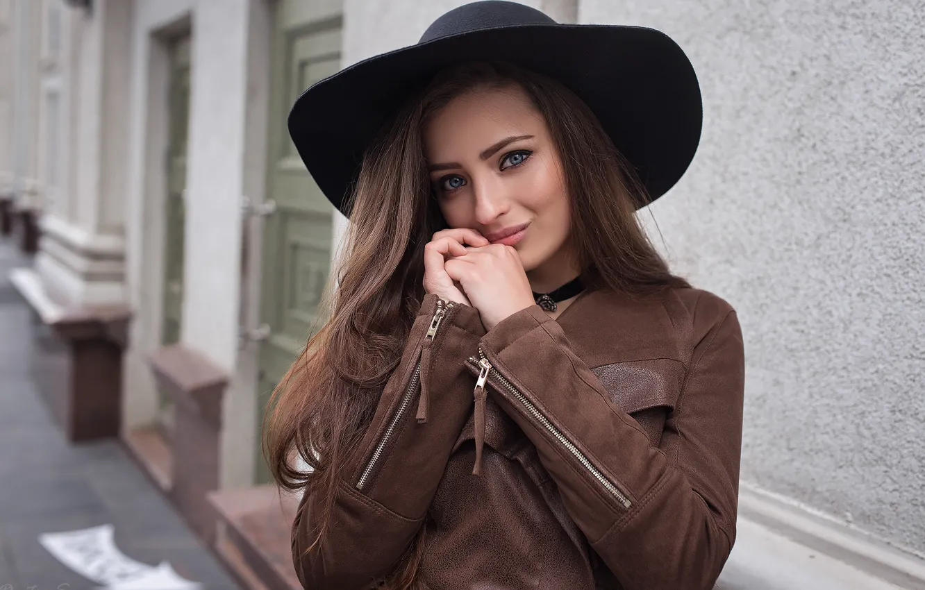 Photo wallpaper look, pose, street, model, portrait, hat, hands, makeup
