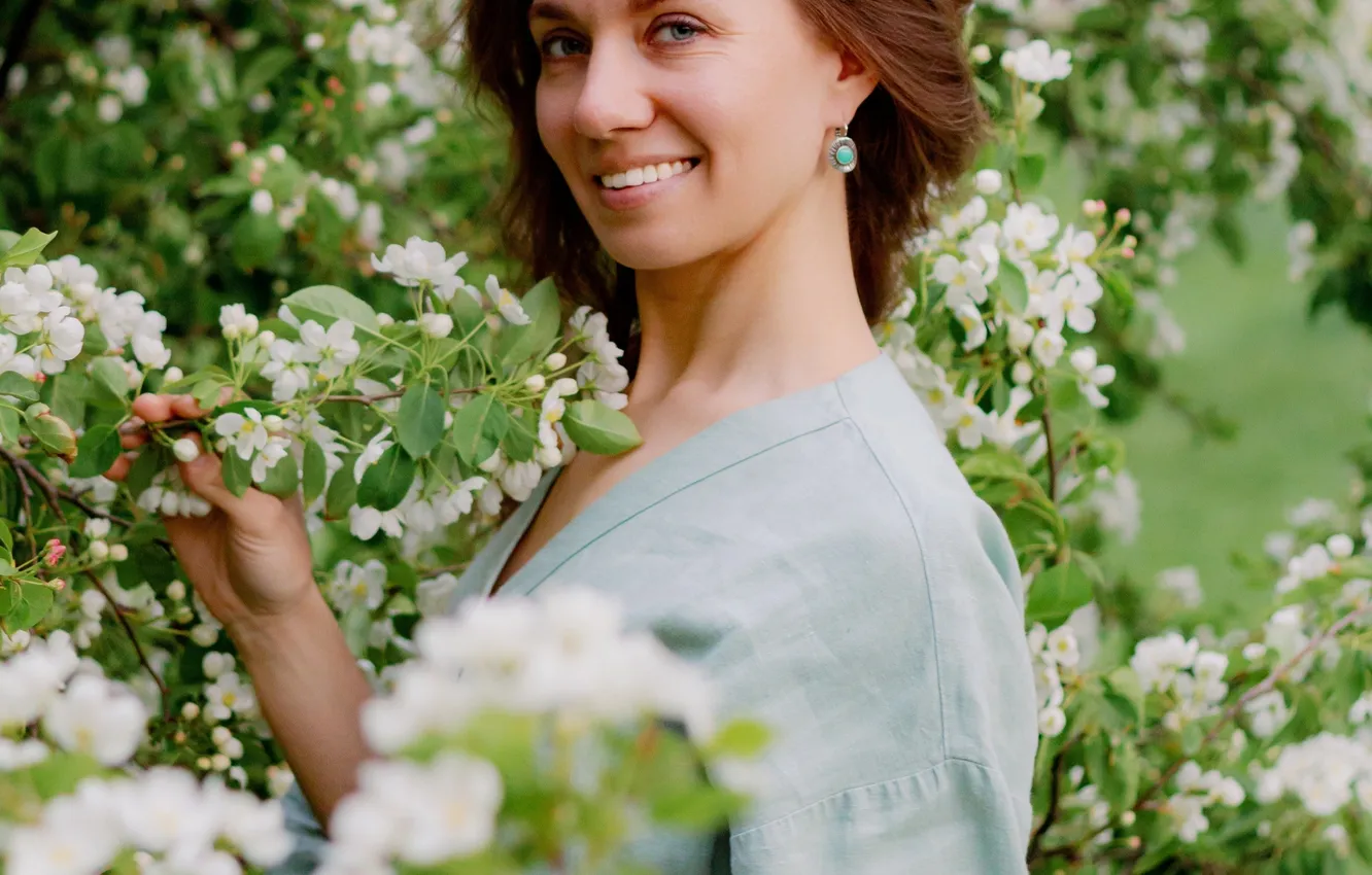 Photo wallpaper Christina, Elena Poigina, blooming apple trees